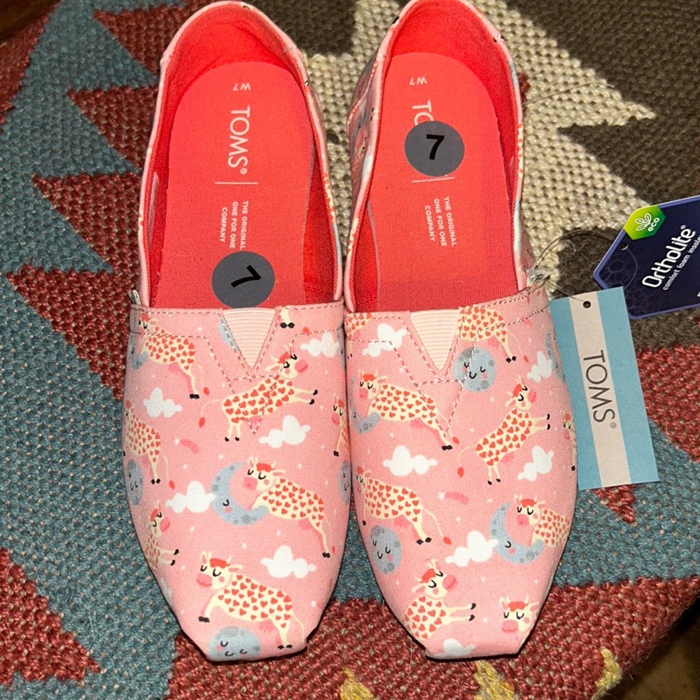NWT. TOMS pink cow jumped over the moon size 7